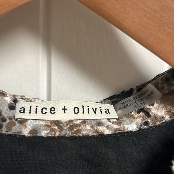 NWOT ALICE + OLIVIA Medium Snakeskin Print Velvet Burnout Silk Popover Blouse - Picture 3 of 6